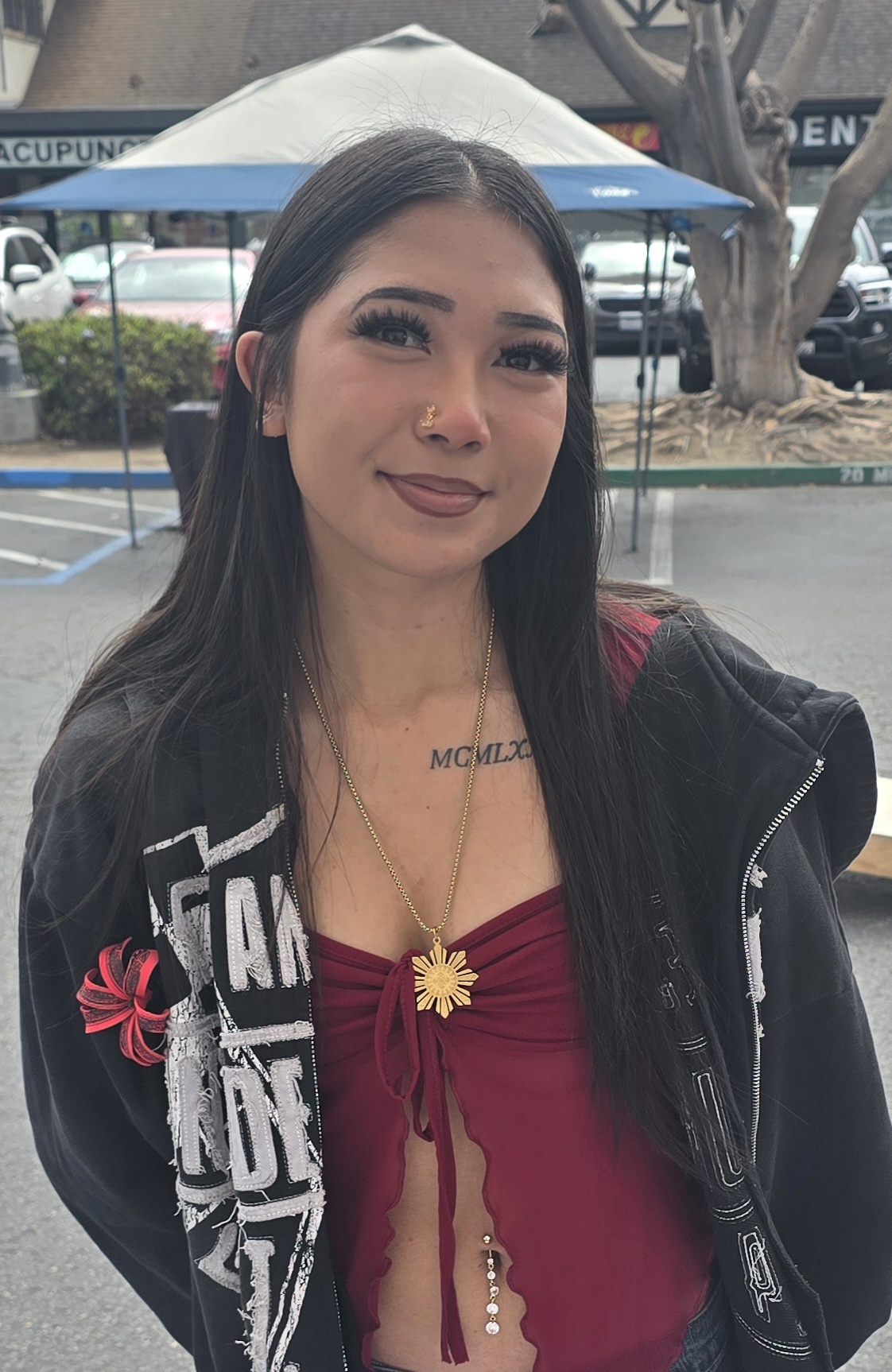 Young woman wearing the gold Lakas Tribal Necklace from Nationaly City Flea Market
